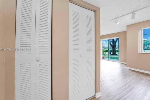 Copropriété à louer à West Palm Beach, Floride: 1 chambre, 69.31 m2 № 2051434 - photo 13