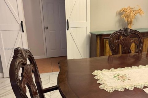 Villa ou maison à vendre à Royal Palm Beach, Floride: 4 chambres, 177.63 m2 № 1953449 - photo 5