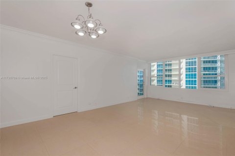 Condo in Hollywood, Florida, 1 bedroom  № 1860984 - photo 3