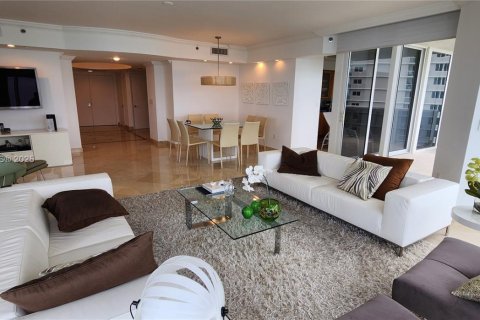 Снять в аренду кондоминиум в Санни-Айлс-Бич, Флорида 3 спальни, 247.58м2, № 1960178 - фото 7