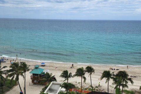 Снять в аренду кондоминиум в Санни-Айлс-Бич, Флорида 3 спальни, 247.58м2, № 1960178 - фото 6