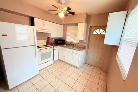 Casa en alquiler en Lake Wales, Florida, 2 dormitorios, 78.04 m2 № 1912792 - foto 5