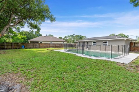 House in Apopka, Florida 4 bedrooms, 139.26 sq.m. № 1827990 - photo 19