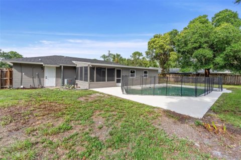 House in Apopka, Florida 4 bedrooms, 139.26 sq.m. № 1827990 - photo 18