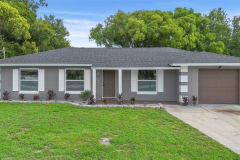 House in Apopka, Florida 4 bedrooms, 139.26 sq.m. № 1827990 - photo 1