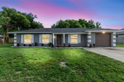 House in Apopka, Florida 4 bedrooms, 139.26 sq.m. № 1827990 - photo 3