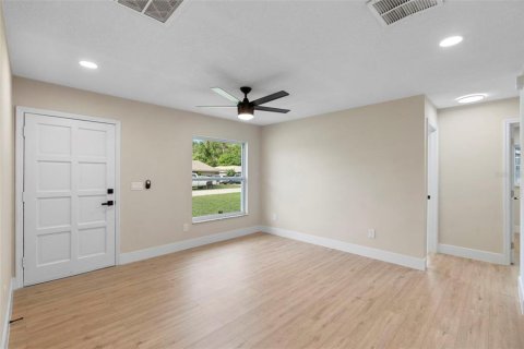 House in Apopka, Florida 4 bedrooms, 139.26 sq.m. № 1827990 - photo 30