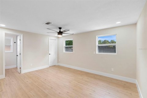 House in Apopka, Florida 4 bedrooms, 139.26 sq.m. № 1827990 - photo 27