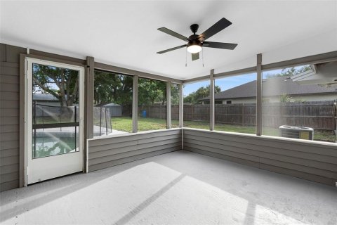House in Apopka, Florida 4 bedrooms, 139.26 sq.m. № 1827990 - photo 24