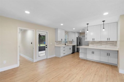 House in Apopka, Florida 4 bedrooms, 139.26 sq.m. № 1827990 - photo 7