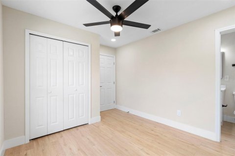 House in Apopka, Florida 4 bedrooms, 139.26 sq.m. № 1827990 - photo 25