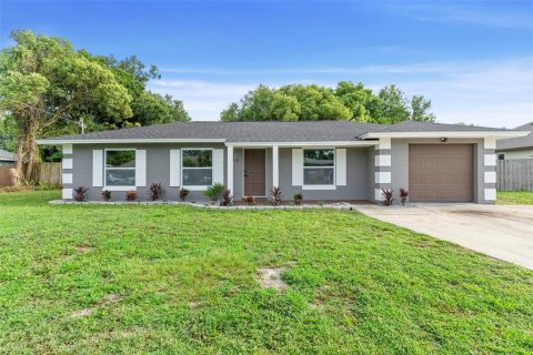 House in Apopka, Florida 4 bedrooms, 139.26 sq.m. № 1827990 - photo 2