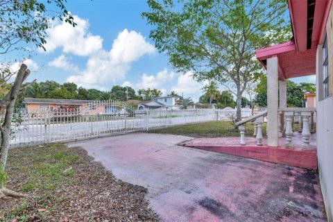 Villa ou maison à vendre à Miami, Floride: 2 chambres, 72.46 m2 № 2032346 - photo 8