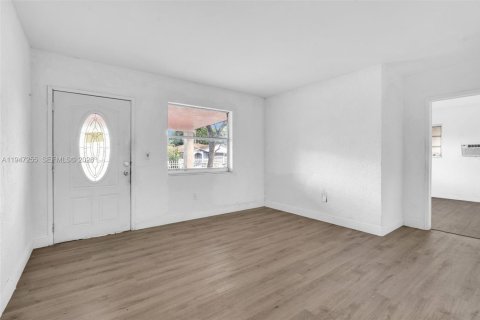 Villa ou maison à vendre à Miami, Floride: 2 chambres, 72.46 m2 № 2032346 - photo 14