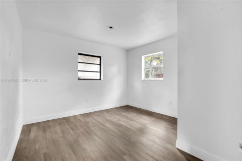 Villa ou maison à vendre à Miami, Floride: 2 chambres, 72.46 m2 № 2032346 - photo 21