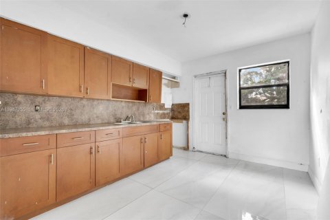 Villa ou maison à vendre à Miami, Floride: 2 chambres, 72.46 m2 № 2032346 - photo 15
