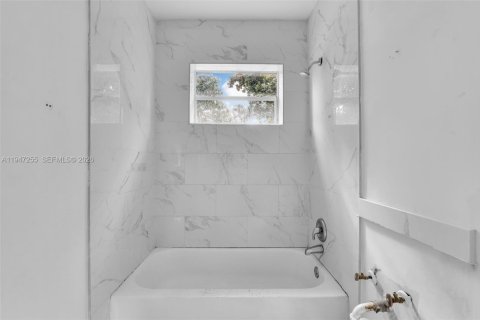 Villa ou maison à vendre à Miami, Floride: 2 chambres, 72.46 m2 № 2032346 - photo 27