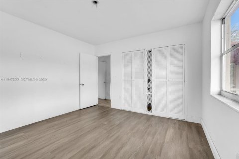 Villa ou maison à vendre à Miami, Floride: 2 chambres, 72.46 m2 № 2032346 - photo 18