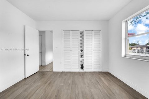 Villa ou maison à vendre à Miami, Floride: 2 chambres, 72.46 m2 № 2032346 - photo 19