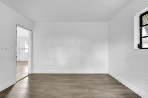 Villa ou maison à vendre à Miami, Floride: 2 chambres, 72.46 m2 № 2032346 - photo 25