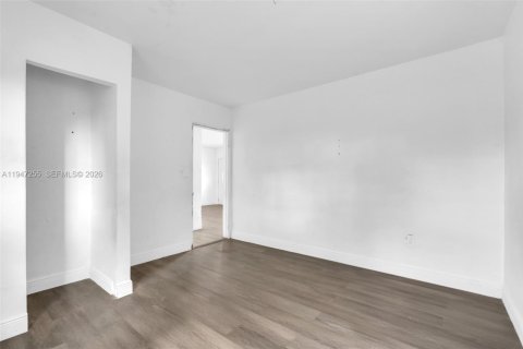 Villa ou maison à vendre à Miami, Floride: 2 chambres, 72.46 m2 № 2032346 - photo 23