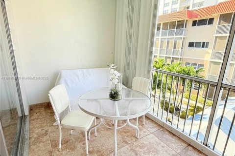 Condo in Hallandale Beach, Florida, 1 bedroom  № 1967113 - photo 12