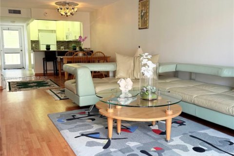 Condo in Hallandale Beach, Florida, 1 bedroom  № 1967113 - photo 7