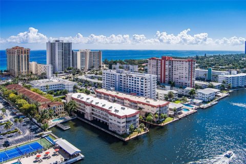 Condo in Hallandale Beach, Florida, 1 bedroom  № 1967113 - photo 20
