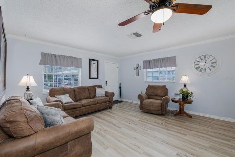 House in New Port Richey, Florida 2 bedrooms, 95.13 sq.m. № 2141963 - photo 10