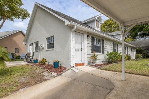 House in New Port Richey, Florida 2 bedrooms, 95.13 sq.m. № 2141963 - photo 3