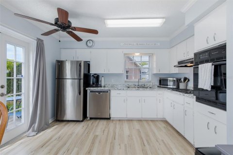 House in New Port Richey, Florida 2 bedrooms, 95.13 sq.m. № 2141963 - photo 13