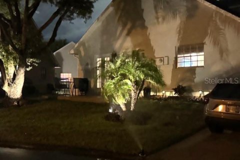 House in New Port Richey, Florida 2 bedrooms, 95.13 sq.m. № 2141963 - photo 2