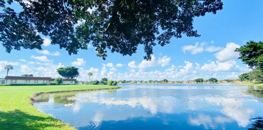 Condominio en Delray Beach, Florida, 2 dormitorios  № 1097853