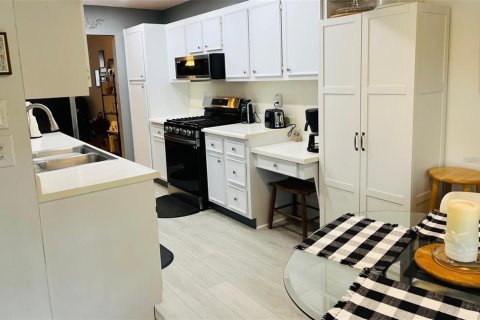 Condo in Saint Petersburg, Florida, 2 bedrooms  № 1849457 - photo 14