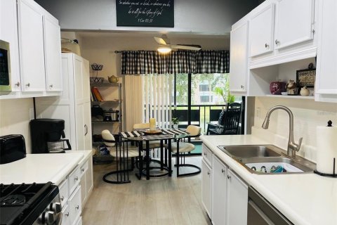 Condo in Saint Petersburg, Florida, 2 bedrooms  № 1849457 - photo 15