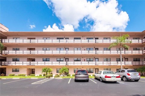 Condo in Saint Petersburg, Florida, 2 bedrooms  № 1849457 - photo 3