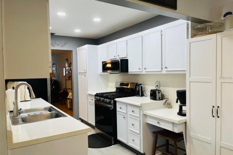 Condo in Saint Petersburg, Florida, 2 bedrooms  № 1849457 - photo 12