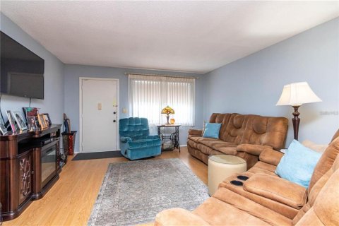 Condo in Saint Petersburg, Florida, 2 bedrooms  № 1849457 - photo 9