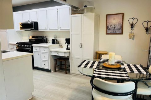 Condo in Saint Petersburg, Florida, 2 bedrooms  № 1849457 - photo 13