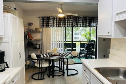 Condo in Saint Petersburg, Florida, 2 bedrooms  № 1849457 - photo 16