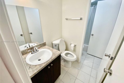 Купить кондоминиум в Майами, Флорида 2 спальни, 82.78м2, № 2027135 - фото 17