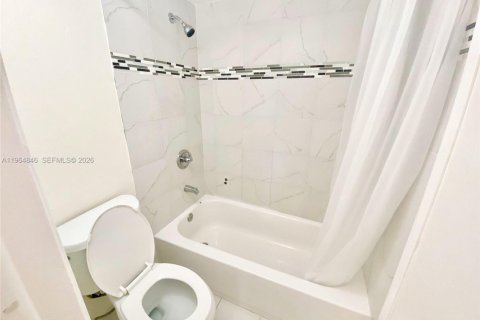 Купить кондоминиум в Майами, Флорида 2 спальни, 82.78м2, № 2027135 - фото 18