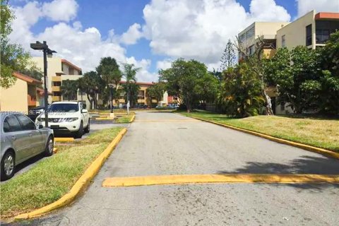 Купить кондоминиум в Майами, Флорида 2 спальни, 82.78м2, № 2027135 - фото 24