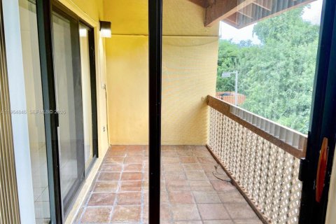 Купить кондоминиум в Майами, Флорида 2 спальни, 82.78м2, № 2027135 - фото 9