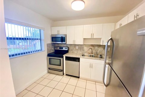 Купить кондоминиум в Майами, Флорида 2 спальни, 82.78м2, № 2027135 - фото 4