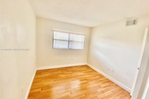 Купить кондоминиум в Майами, Флорида 2 спальни, 82.78м2, № 2027135 - фото 10