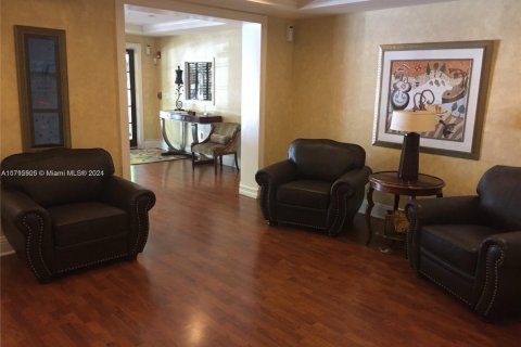 Купить кондоминиум в Холливуд, Флорида 2 спальни, 104.14м2, № 1958339 - фото 2