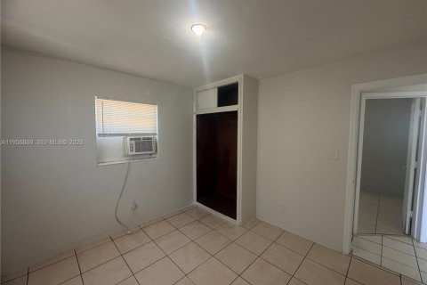 Villa ou maison à louer à Fort Lauderdale, Floride: 2 chambres, 51.1 m2 № 2010821 - photo 3