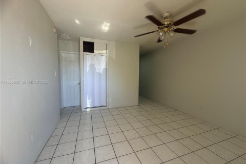 Villa ou maison à louer à Fort Lauderdale, Floride: 2 chambres, 51.1 m2 № 2010821 - photo 13