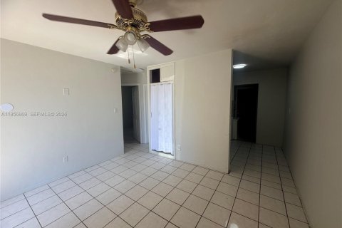 Villa ou maison à louer à Fort Lauderdale, Floride: 2 chambres, 51.1 m2 № 2010821 - photo 10